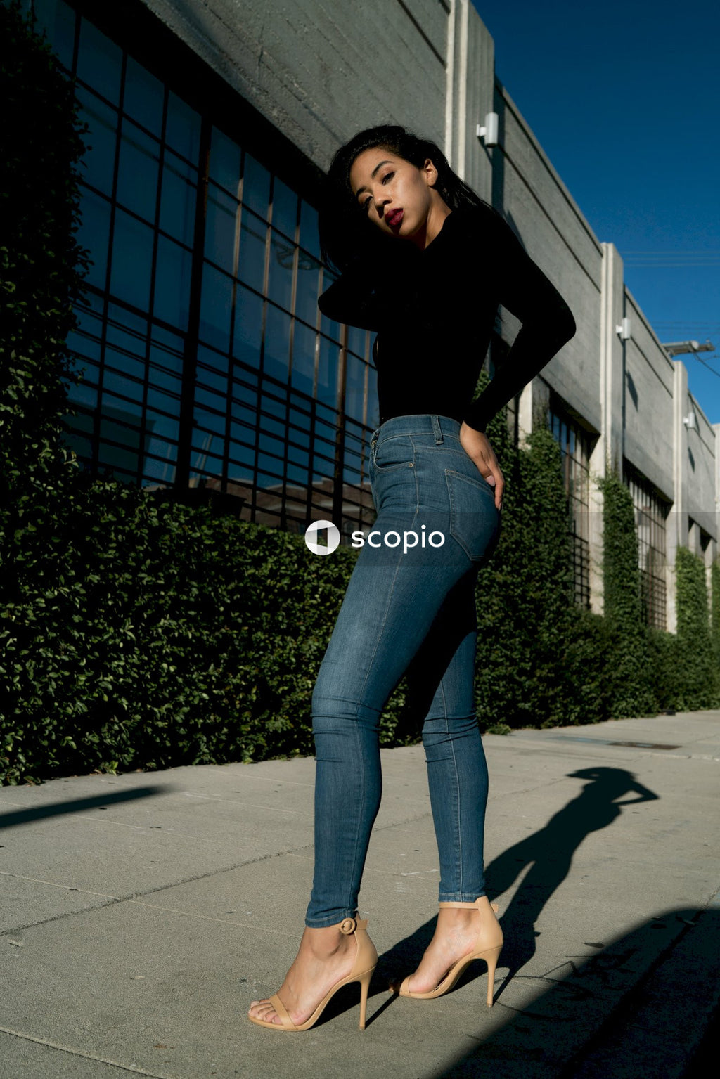Casual Chic Look on Sunny Day