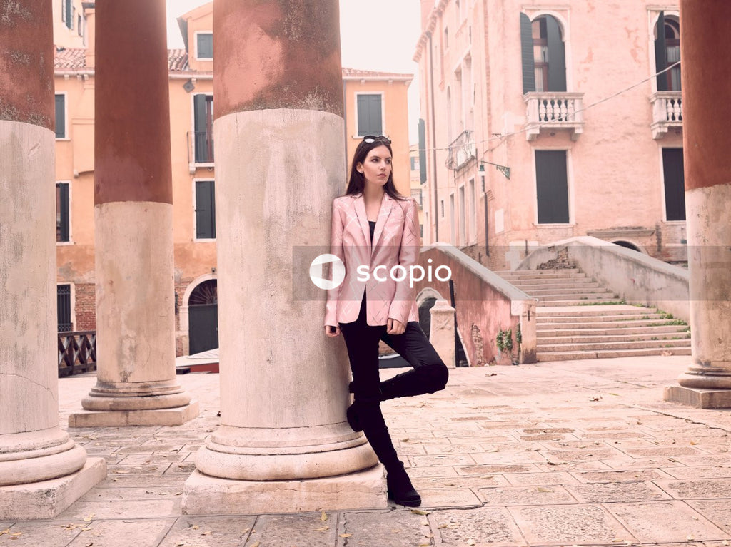 Woman leaning on pillar