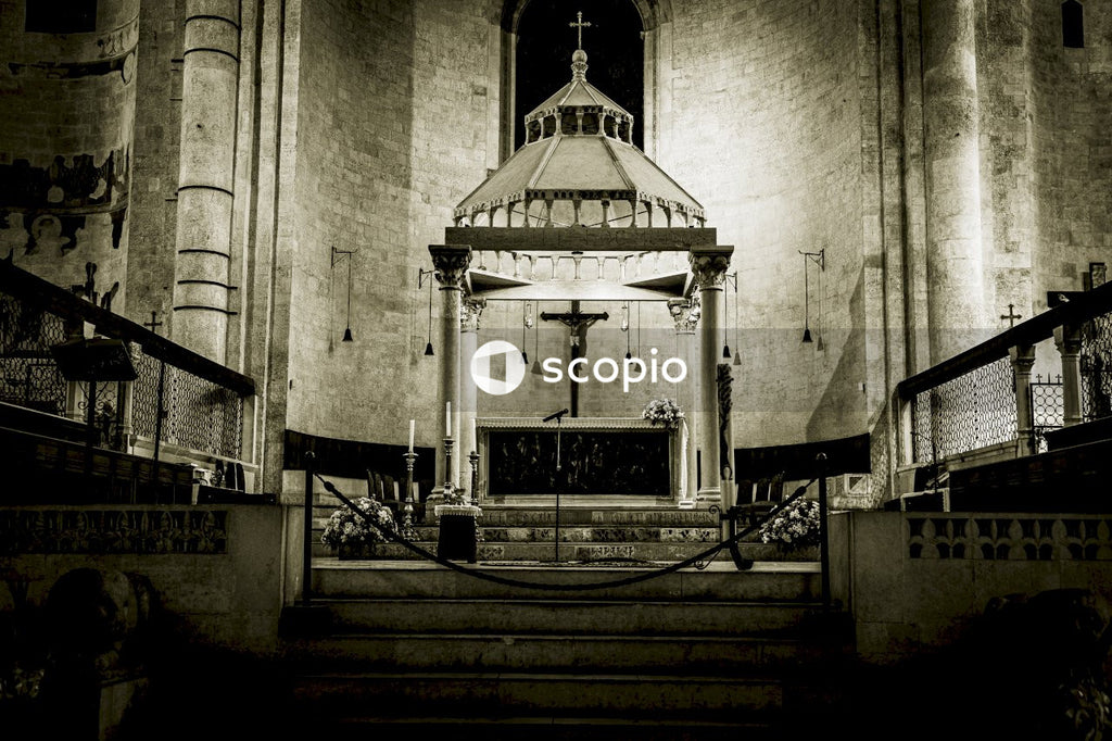 Details from interior of Cathedral basilic of city of Bari