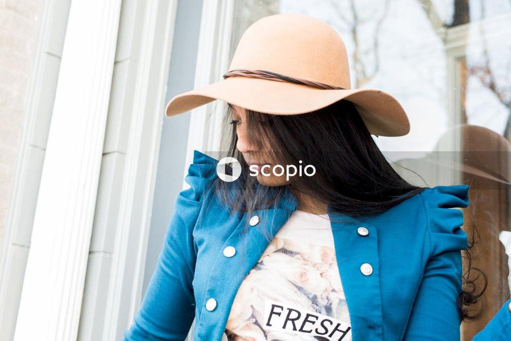 Girl wear hat