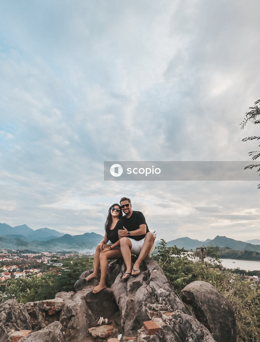 Man and woman sitting on a rocknext to each other