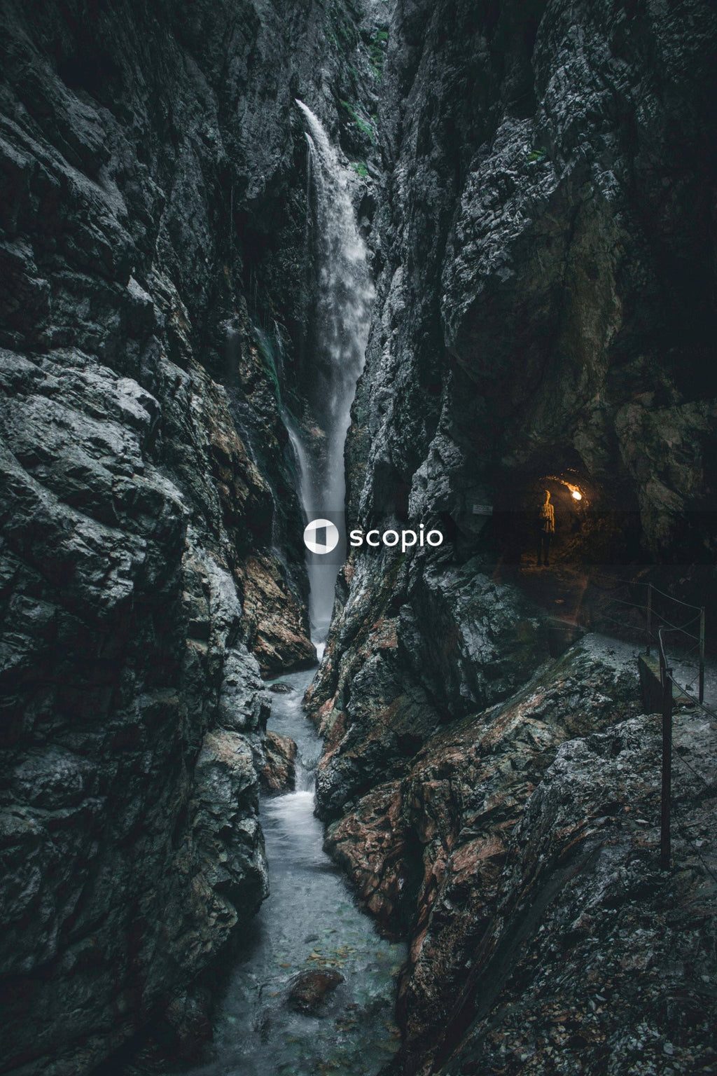 Water falls between rocky mountain