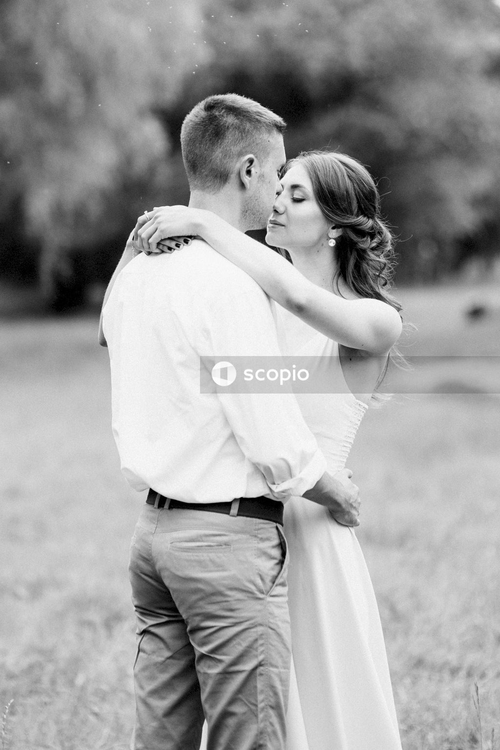Grayscale photo of man and woman kissing