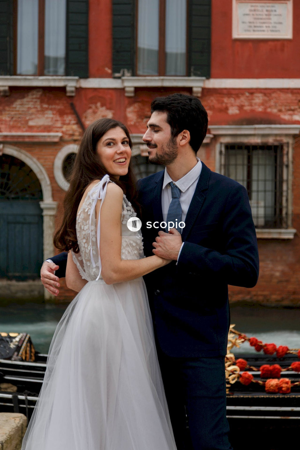 Bride and groom posing in the outdoors of Venice, Italy