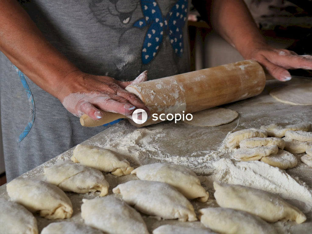 Person holding bread with white powder