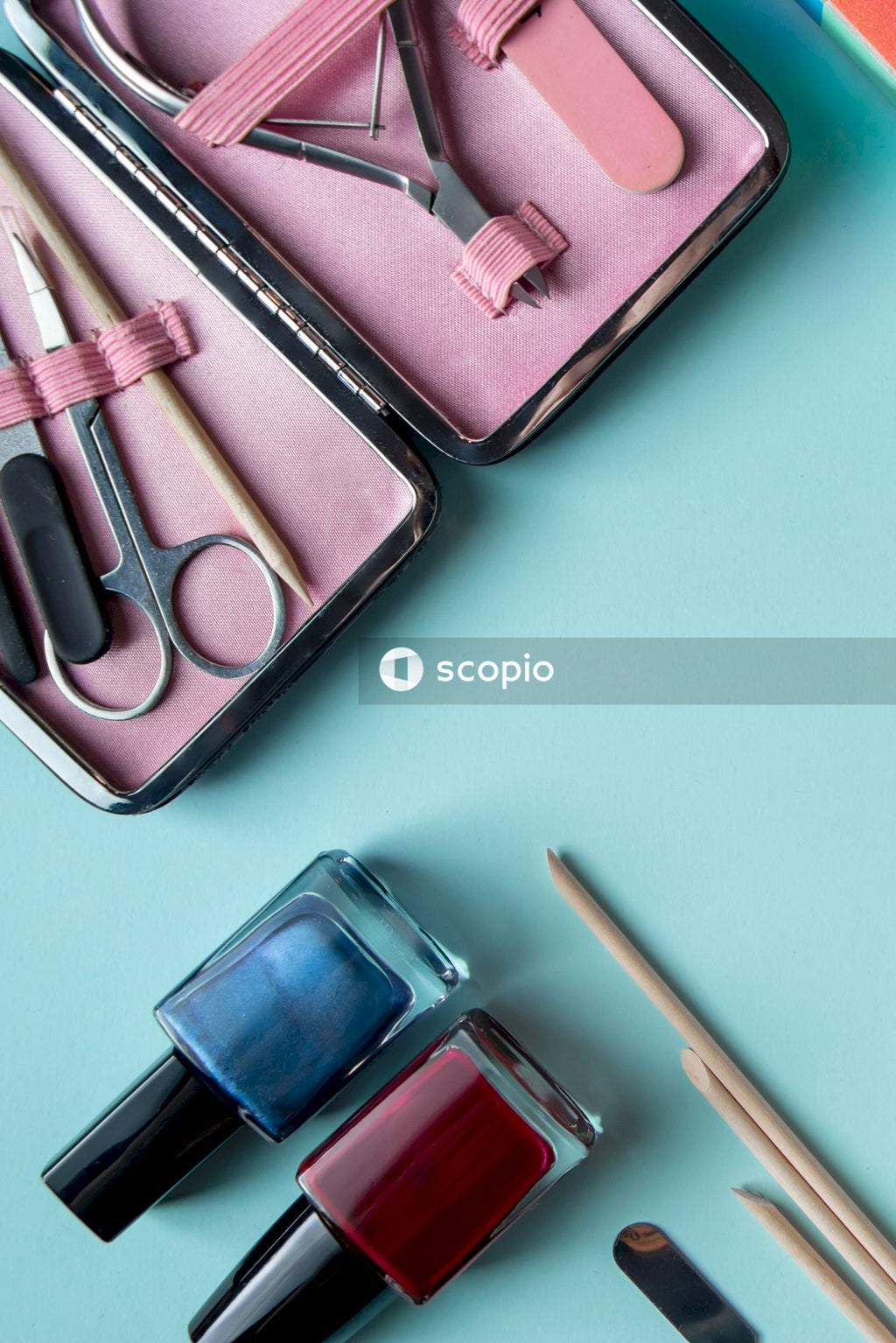 Pink and white makeup brush set