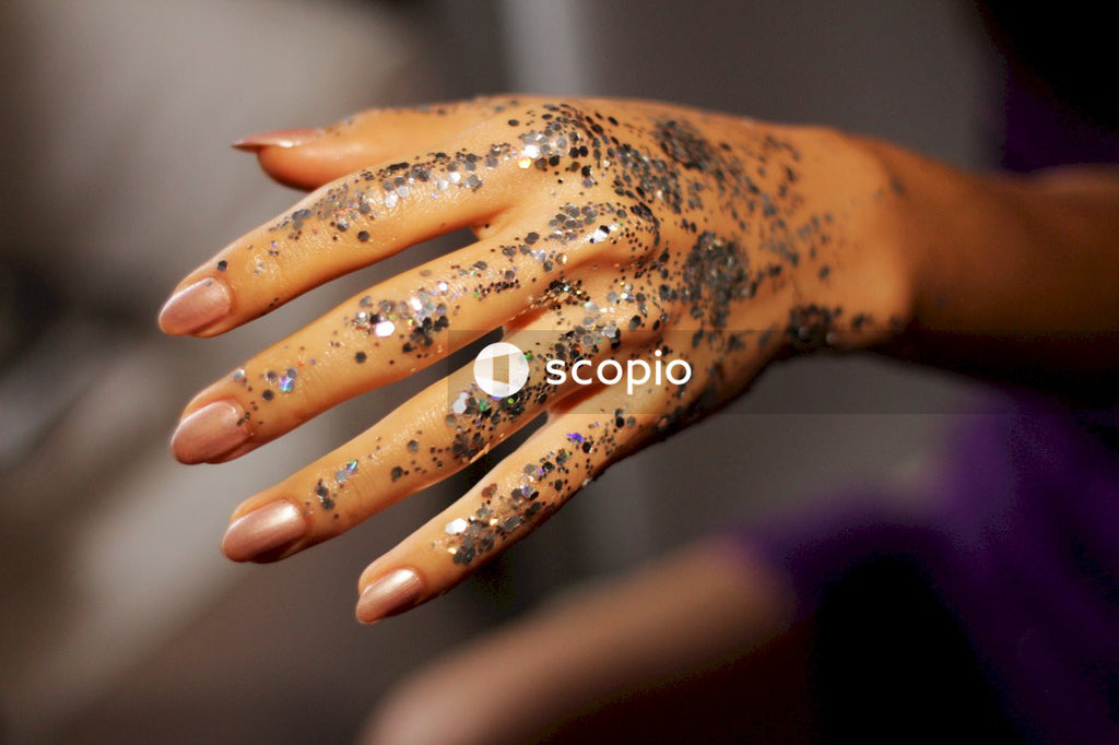 The Glitter Hand