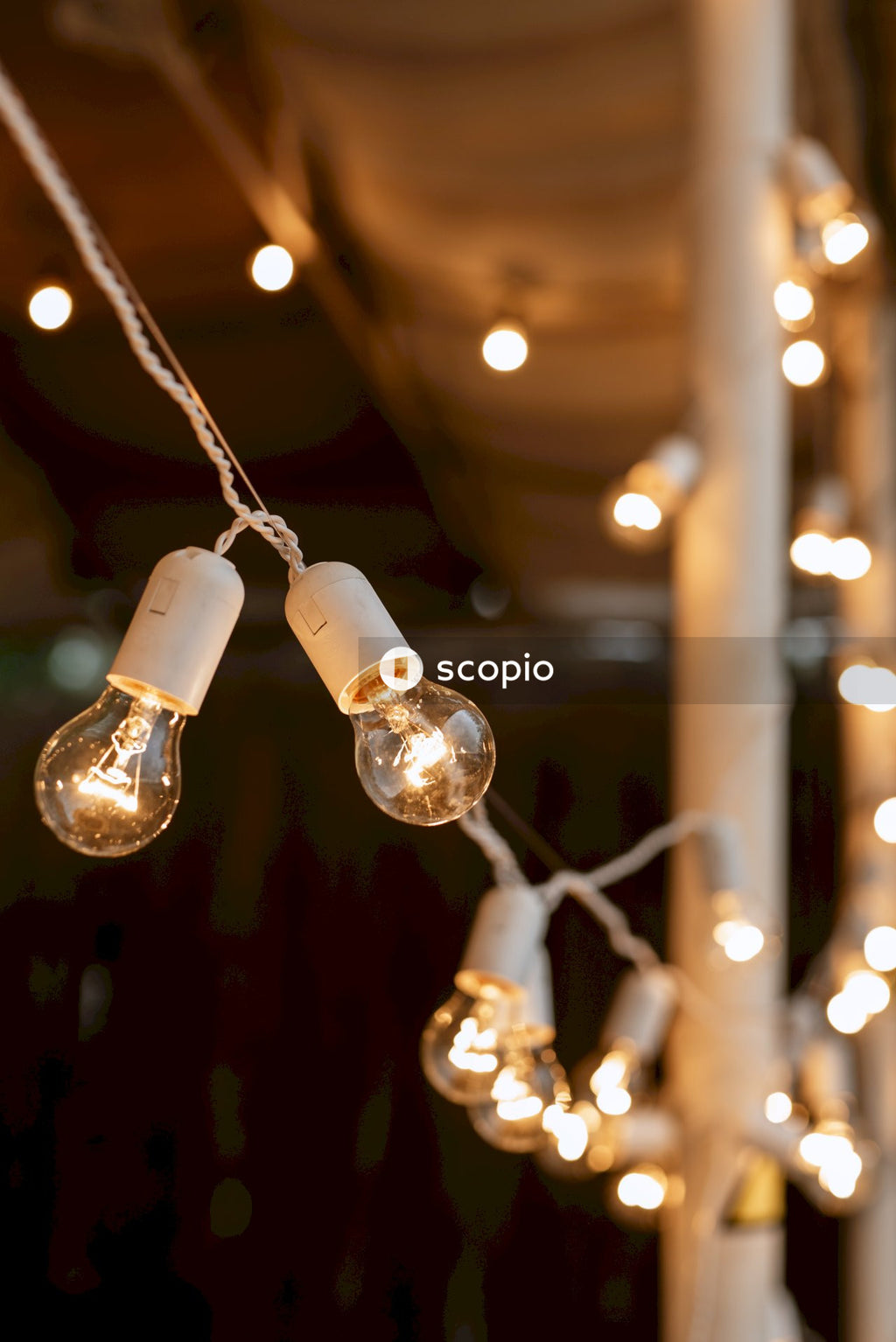 White and brown pendant lamp