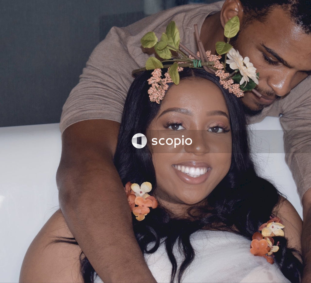 Young pregnant woman lying in bathtub with her man