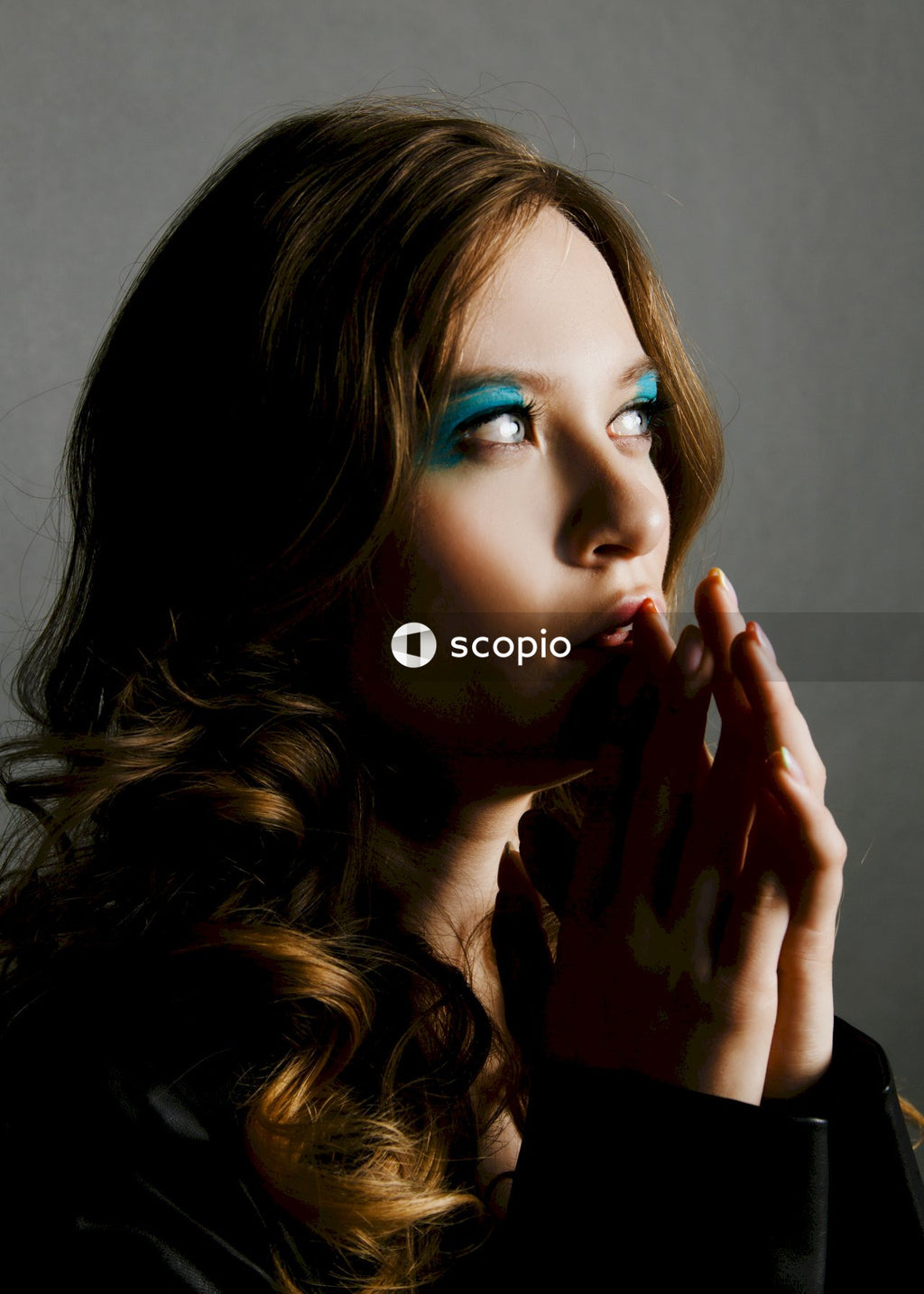 Woman with blue eyes and brown hair